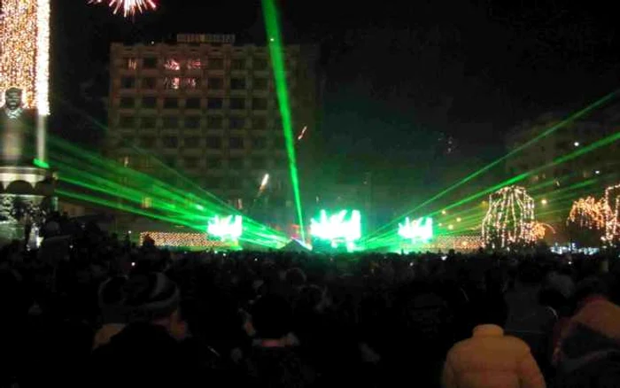 Piaţa Unirii a fost plină în noaptea de Revelion