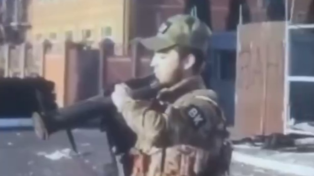 Karma lovește! Un soldat rus a murit într-un accident, după ce a tras cu un lansator de grenade într-o clădire civilă