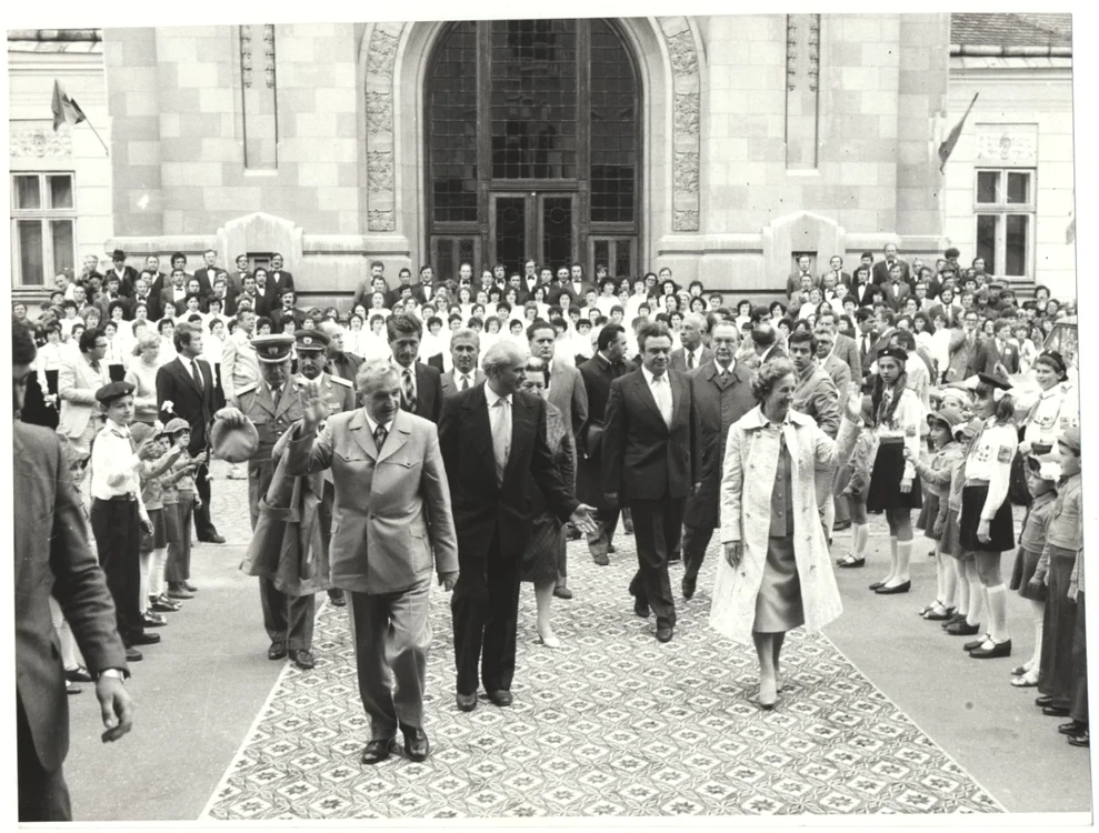 Nicolae şi Elena Ceauşescu, în 1984 la muzeul din Alba Iulia. Foto: Muzeul Unirii