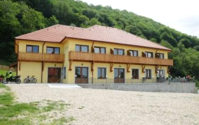 Târgu-Jiu: Sărbătoarea Castanelor are loc astăzi la Polovragi