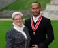 2 lewis hamilton si mama sa facut cavaler de printul charles 1 jpg jpeg