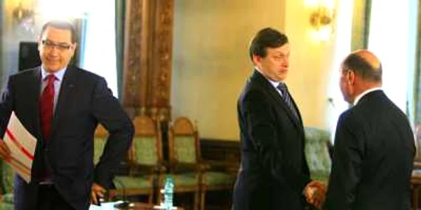 De la stânga la dreapta: Victor Ponta, Crin Antonescu şi Traian Băsescu