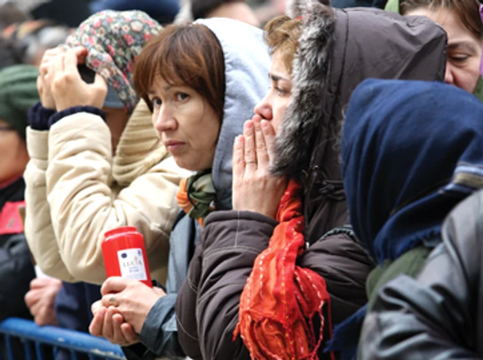 Iaşi: Minunea Sfintei Parascheva: au trăit cu toţii s-o vadă