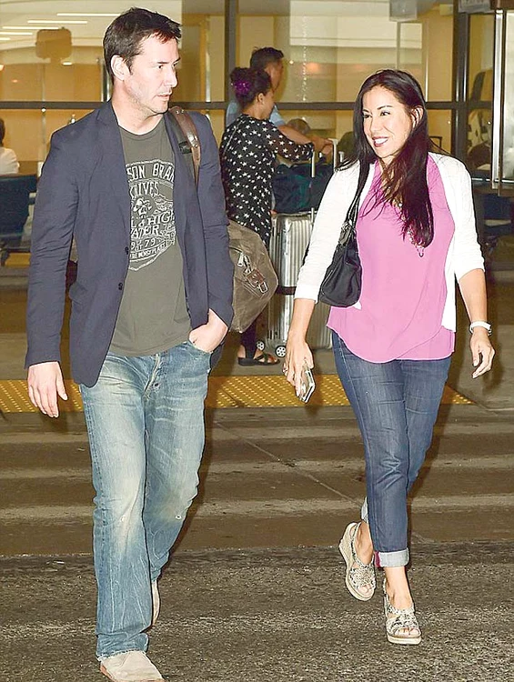 
    Keanu Reeves a fost  surprins pe aeroport  împreună cu femeia  misterioasăfoto: Guliver/splashnews  