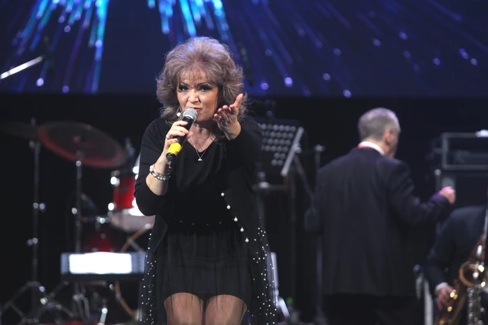 
    Sorin, fiul pe care Carmen Rădulescu îl are în urma mariajului ci Sorin Oprea  