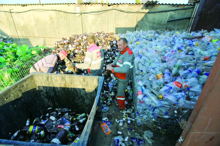 Şefii de la Ministerul mediului propun ca toate gunoaiele să fie sortate şi prelucrate FOTO Adevărul