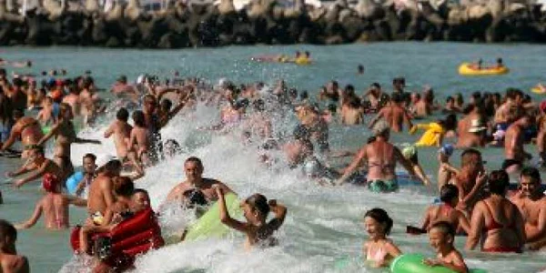 Record pe litoral: peste 154.000 de turişti