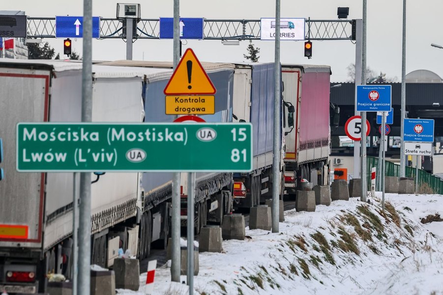 Un exemplu pentru Guvernul României: transportatorii polonezi își suspendă greva care bloca frontiera cu Ucraina