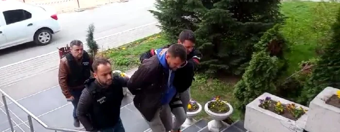 Bărbaţii au fost reţinuţi