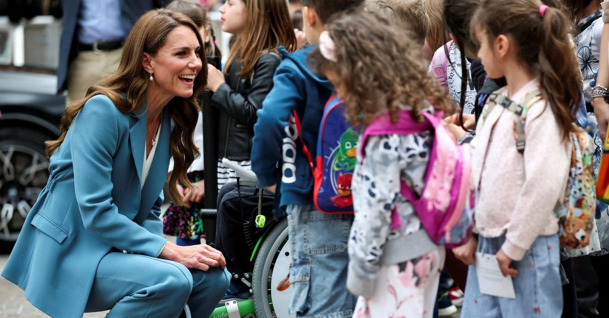 Kate Middleton a strălucit în prima ei vizită solo după lupta cu cancerul. Sute de admiratori au așteptat-o în orașul Reggio Emilia