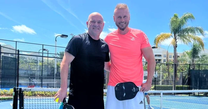 Eden Lică, pe teren, în lângă marele Andre Agassi
