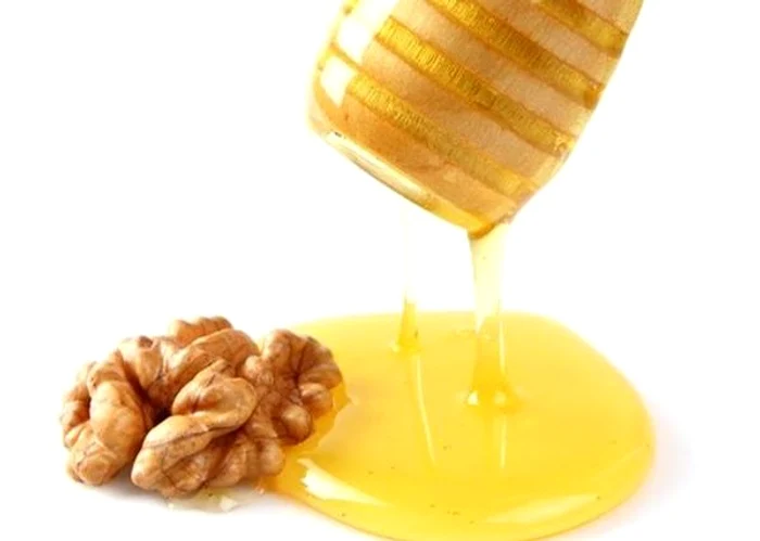 
    Mierea şi nucile, consumate împreună, combat anemia şi tensiunea arterială mărităclickpentrufemei.ro  