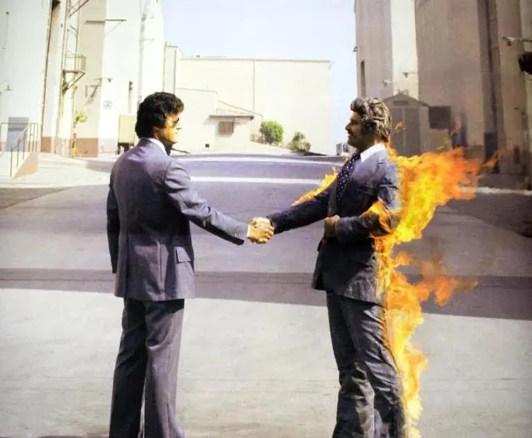 Fotografie din timpul expoziţiei Pink Floyd: Their Mortal Remains FOTO: X
