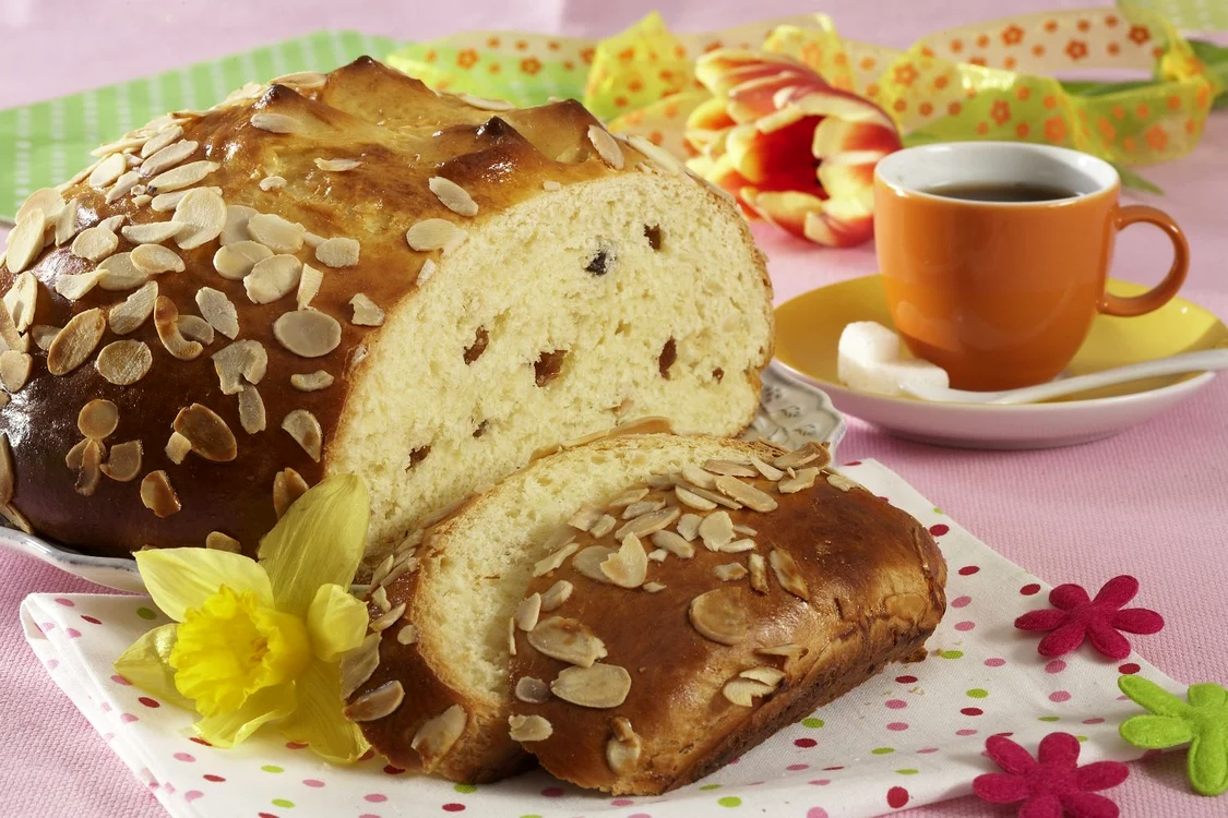 Easter Cake with Almonds jpeg