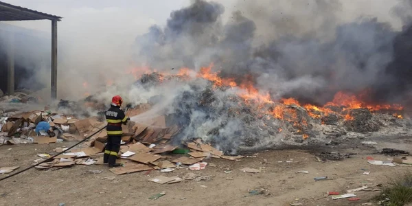 Incendiu techirghil FOTO ISU 
