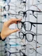 ochelari magazin optica medicala Foto Shutterstock jpg