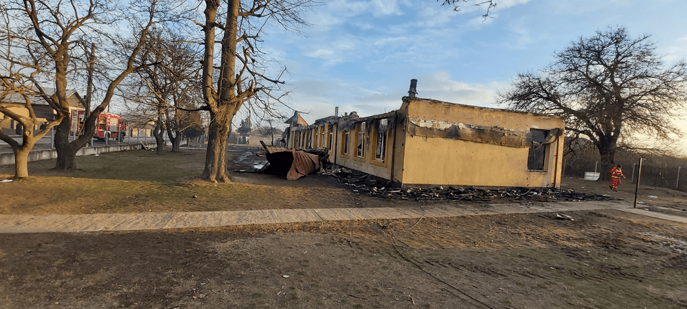 Școala din Olt distrusă de incendiu va fi demolată. Primar: „Tocmai semnasem un contract pentru reabilitare”