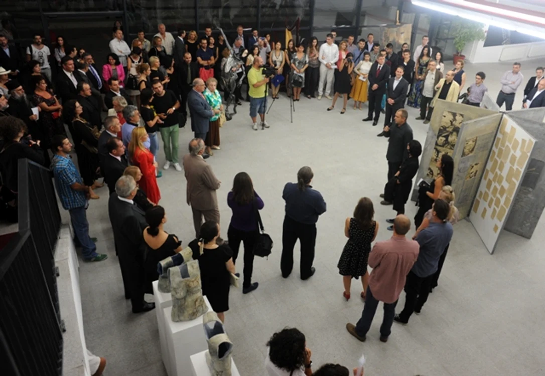 
    Casa Artelor a fost inaugurată şi cu o expoziţie inedită a artiştilor români  