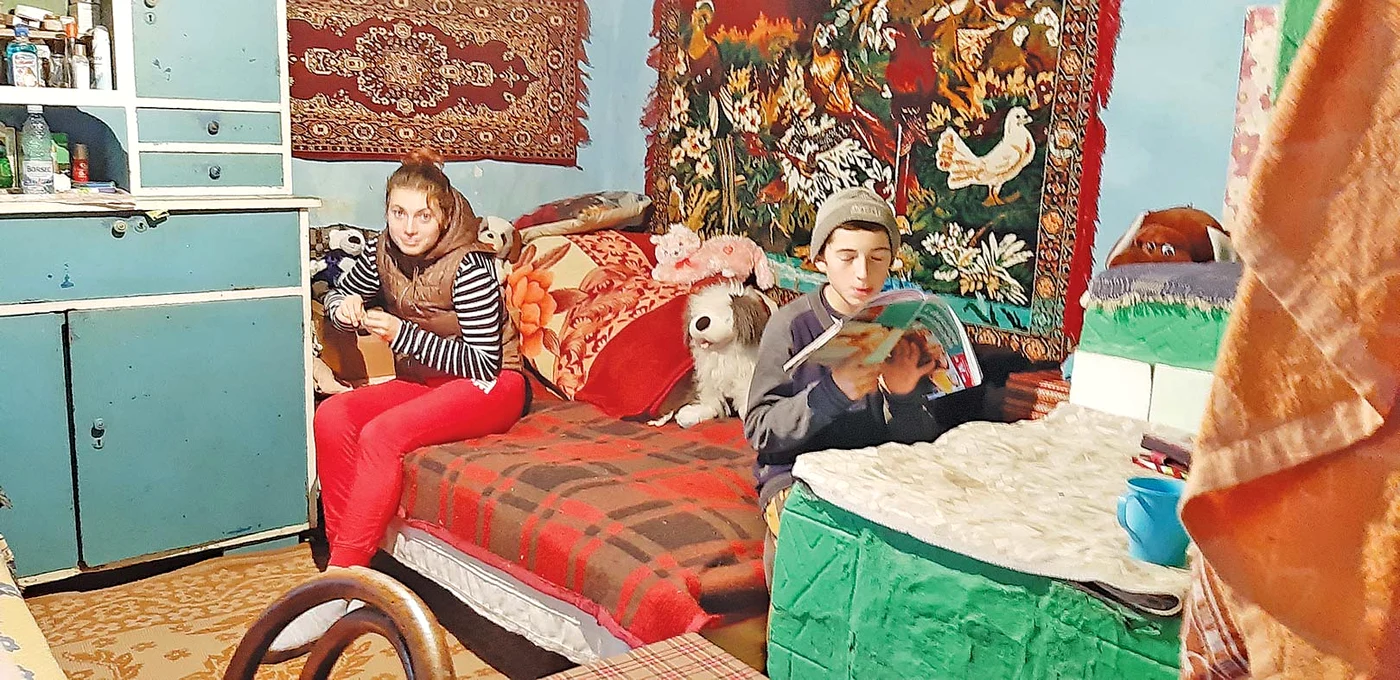 Așa arată camera în care trăiesc cei cinci copii