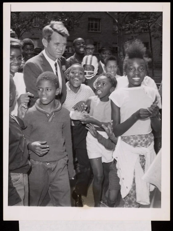 Robert F. Kennedy-Fotografie dintr-o colecție recent digitalizată (2025) din arhivele familiei