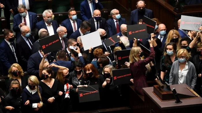 Proteste anti-avort în Parlamentul polonez