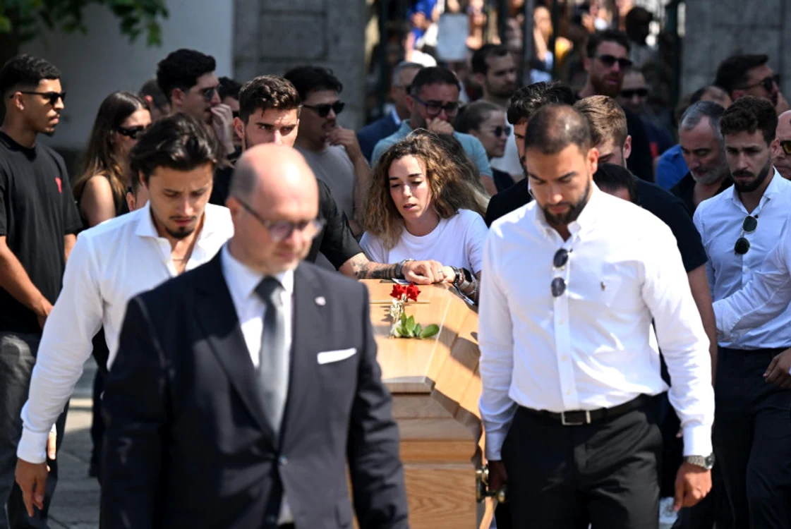 Rute Cardoso și-a condus ieri soțul pe ultimul drum. Foto Profimedia