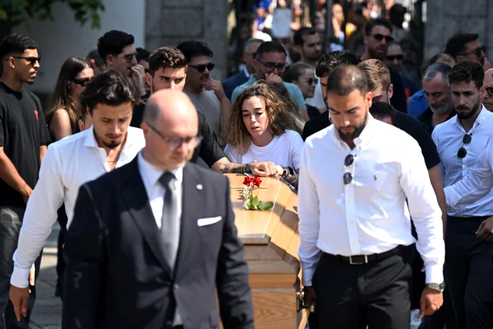 Rute Cardoso și-a condus ieri soțul pe ultimul drum. Foto Profimedia