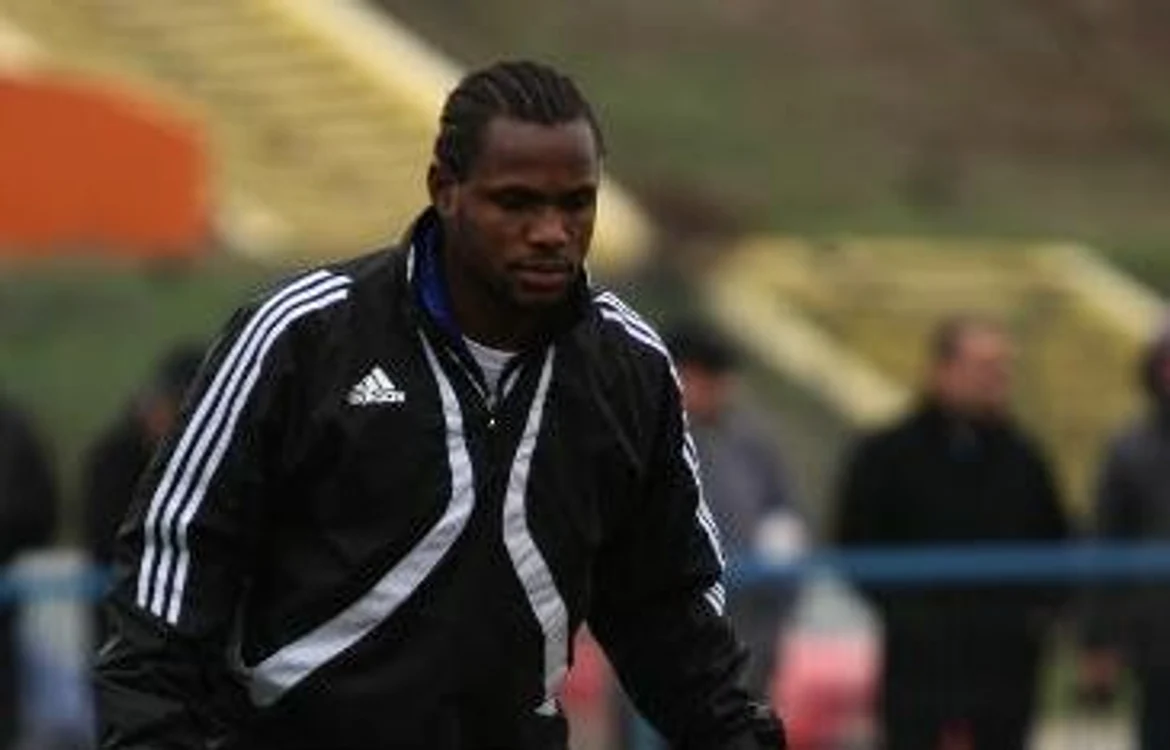 
    Julius Wobay  