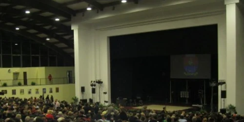 Bacău : S-a inaugurat Teatrul de Vară (GALERIE FOTO)