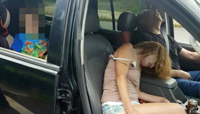 
    După o supradoză de heroină, acești părinți au condus în timp ce aveau copilul în grijăFoto The Sun  