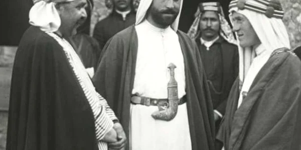Feisal alături de Lawrence al Arabiei
