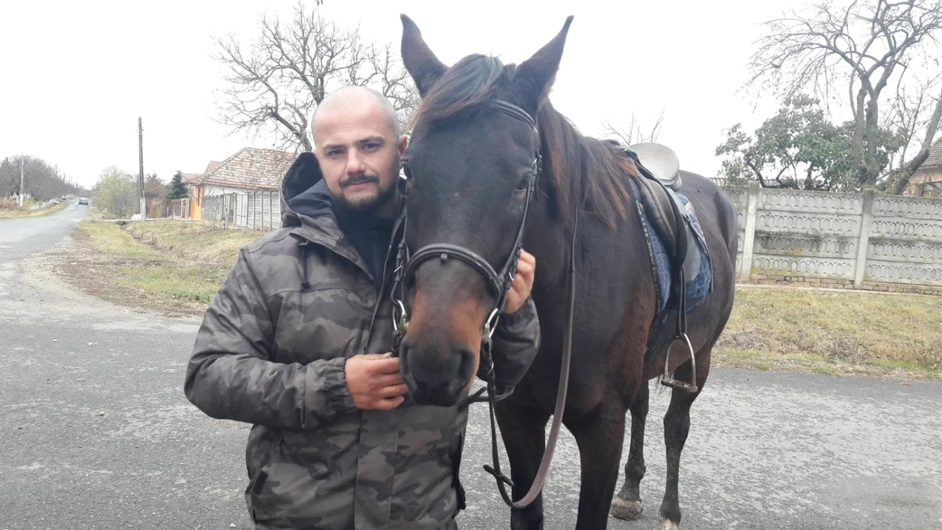 Adrian Bumbar şi calul Brenda au plecat de la Timişoara la Alba Iulia