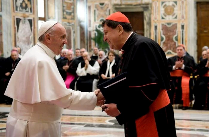 Papa Francisc, alături de cardinalul Joao Braz de Aviz, care se ocupă de fostele călugăriţe