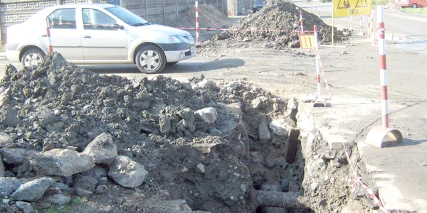 Sătmăreni enervaţi de străzile proaste
