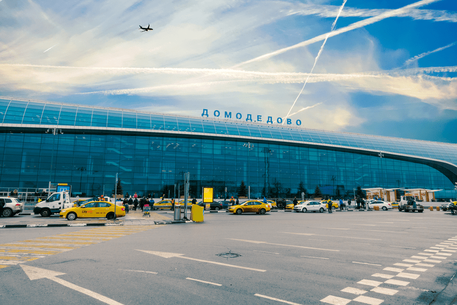 Atac armat pe aeroportul Domodedovo din Moscova. 4 milioane de dolari au fost furate și mai multe persoane au fost răpite