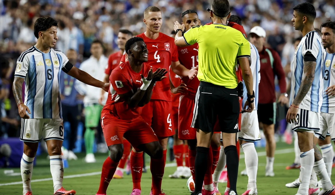 Breel Embolo și-a lăsat echipa în 10 oameni (FOTO: EPA)