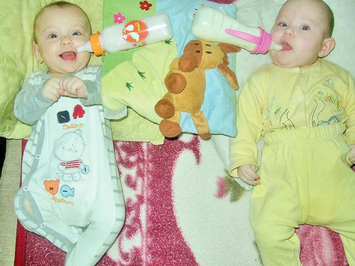 
    Marius Boghian este fericit alături de fetele sale  