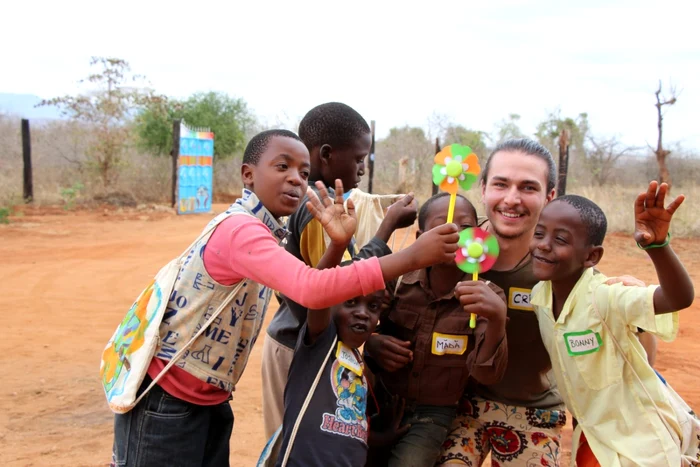voluntar kenya alba