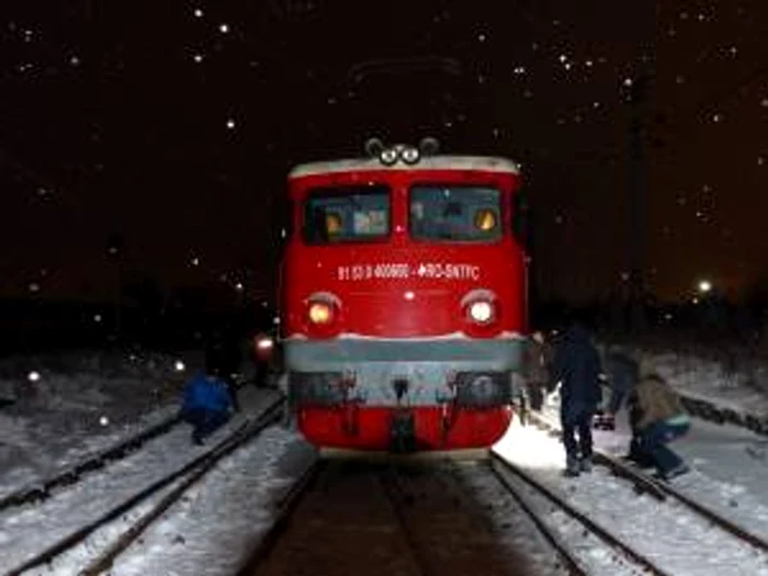 Ninsoarea a dat peste cap traficul feroviar și în Bucovina. Foto: monitorulsv.ro