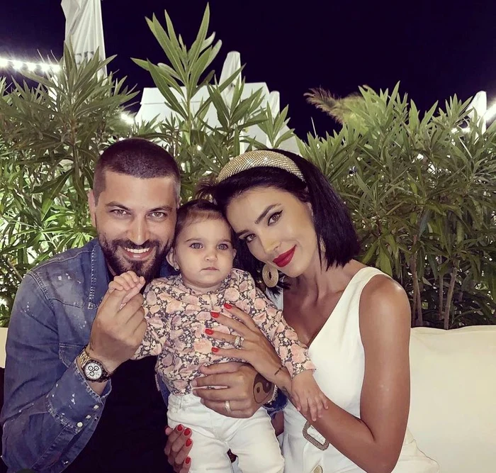 
    Adelina Pestritu si familia  