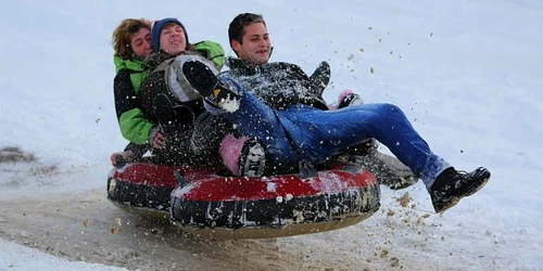 Zăpada a dat tonul distractiei in Poiana Braşov
