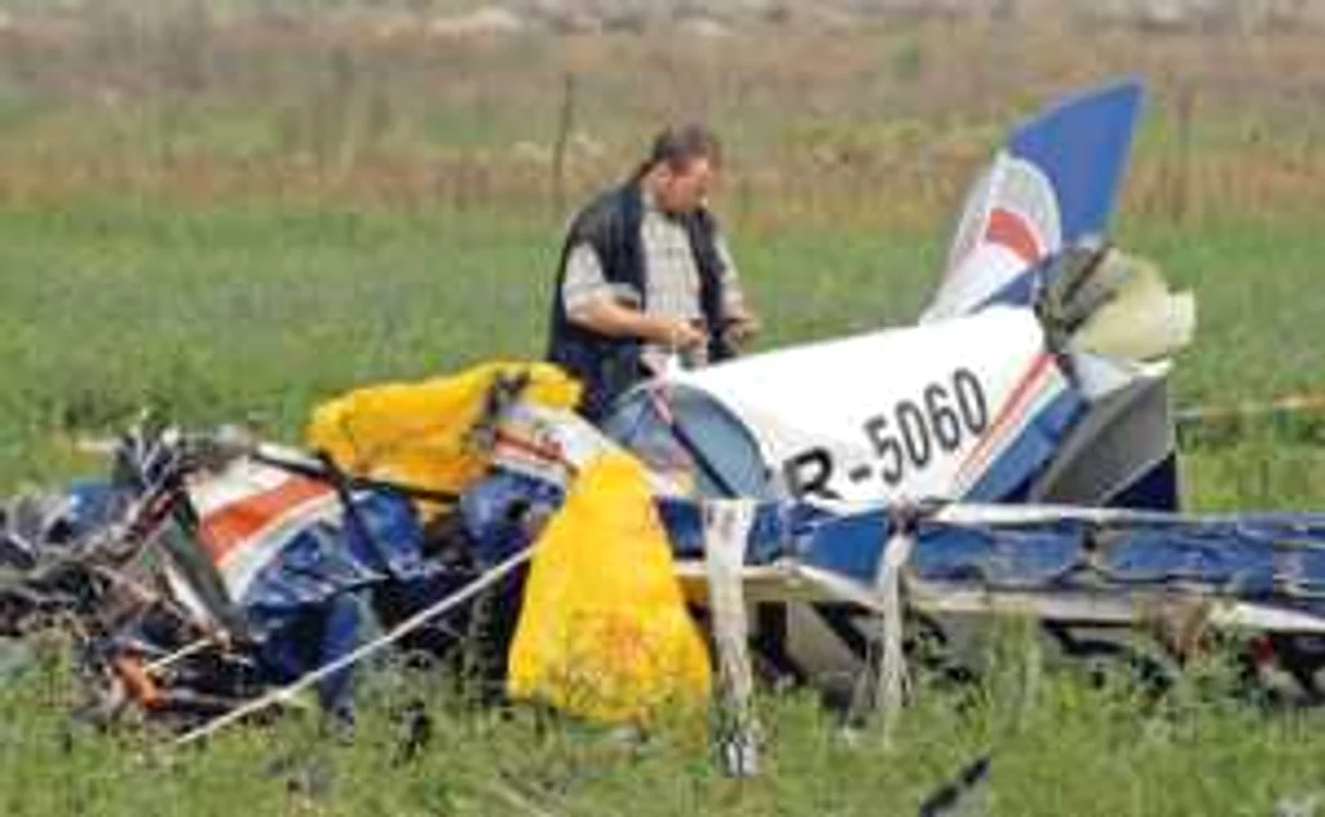 Avionul a fost distrus aproape în totalitate