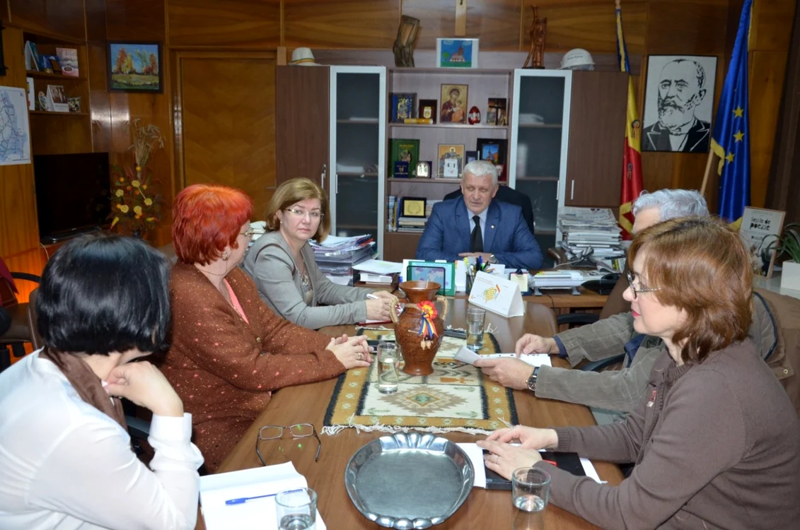 Întâlnire cu reprezentanţii liceelor    Sursa foto: Instituia prefectului Maramureş