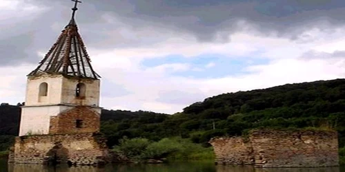 Biserica Bezid din judeţul Mureş are o vechime de peste 100 de ani