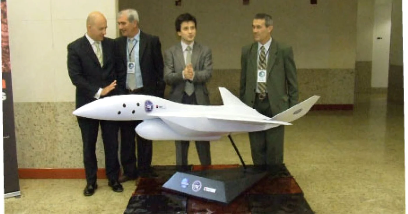 Proiectanţii avionului supersonic, la lansarea proiectului