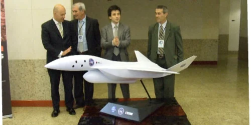 Proiectanţii avionului supersonic, la lansarea proiectului