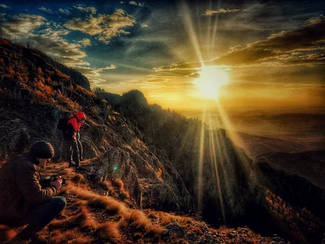 Punct de belvedere de pe Masivul Cozia în județul Vâlcea Foto Centrul de promovare turistică Vâlcea