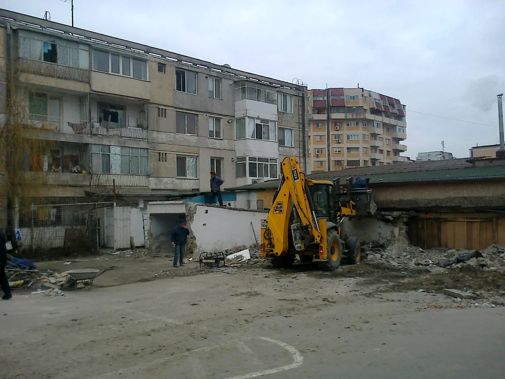 Garajele din Piaţa Veche au fost demolate FOTO ziaruldetulcea.ro