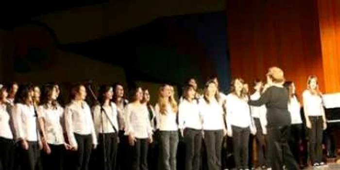 Alba Iulia: Pontul zilei. Preselecţie pentru cor de copii