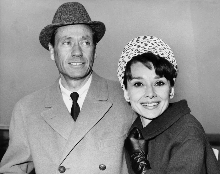 Audrey Hepburn pe aeroportul din Londra cu soțul Mel Ferrer, în 3 aprilie 1964.